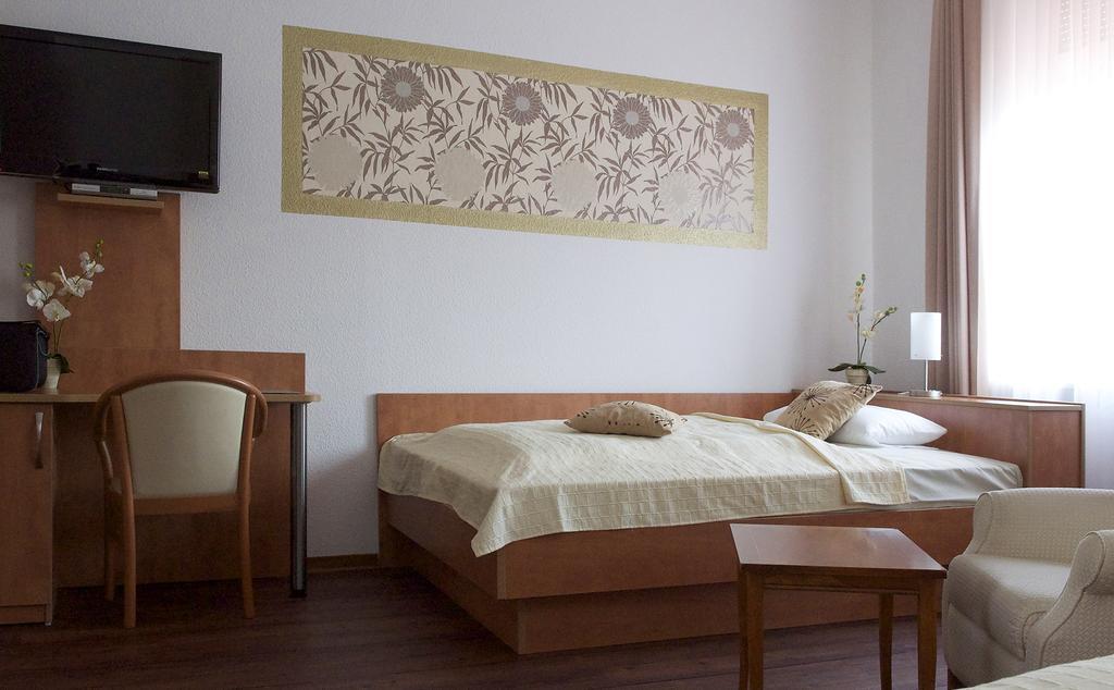 Hotel Vier Loewen Traben-Trarbach Bilik gambar