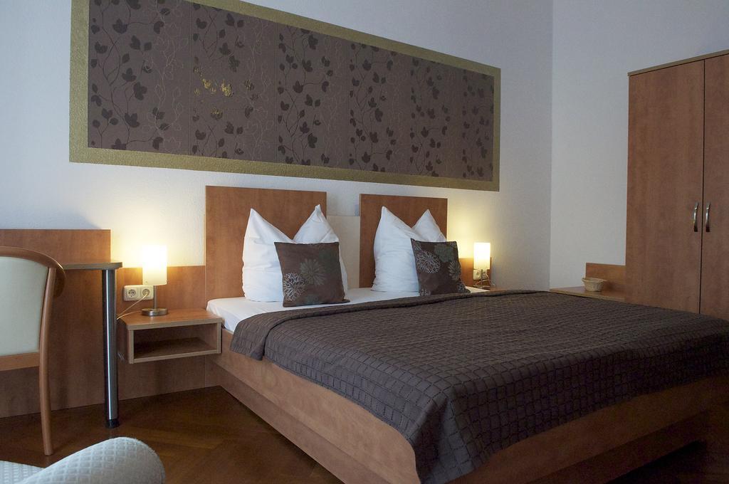 Hotel Vier Loewen Traben-Trarbach Bilik gambar